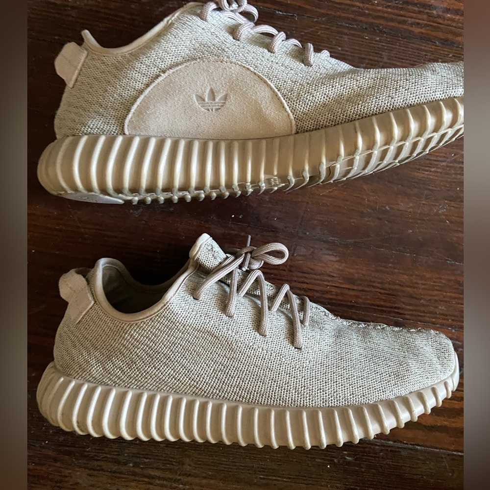 adidas yeezy 350s, good condition